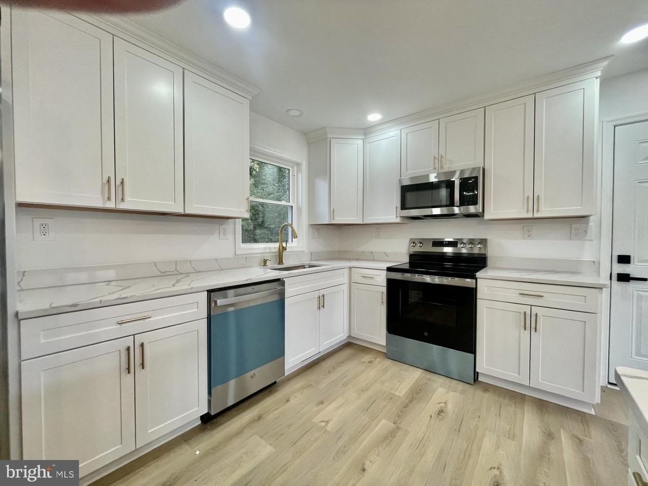 313 Windsor Ct - Photo 5 of 50