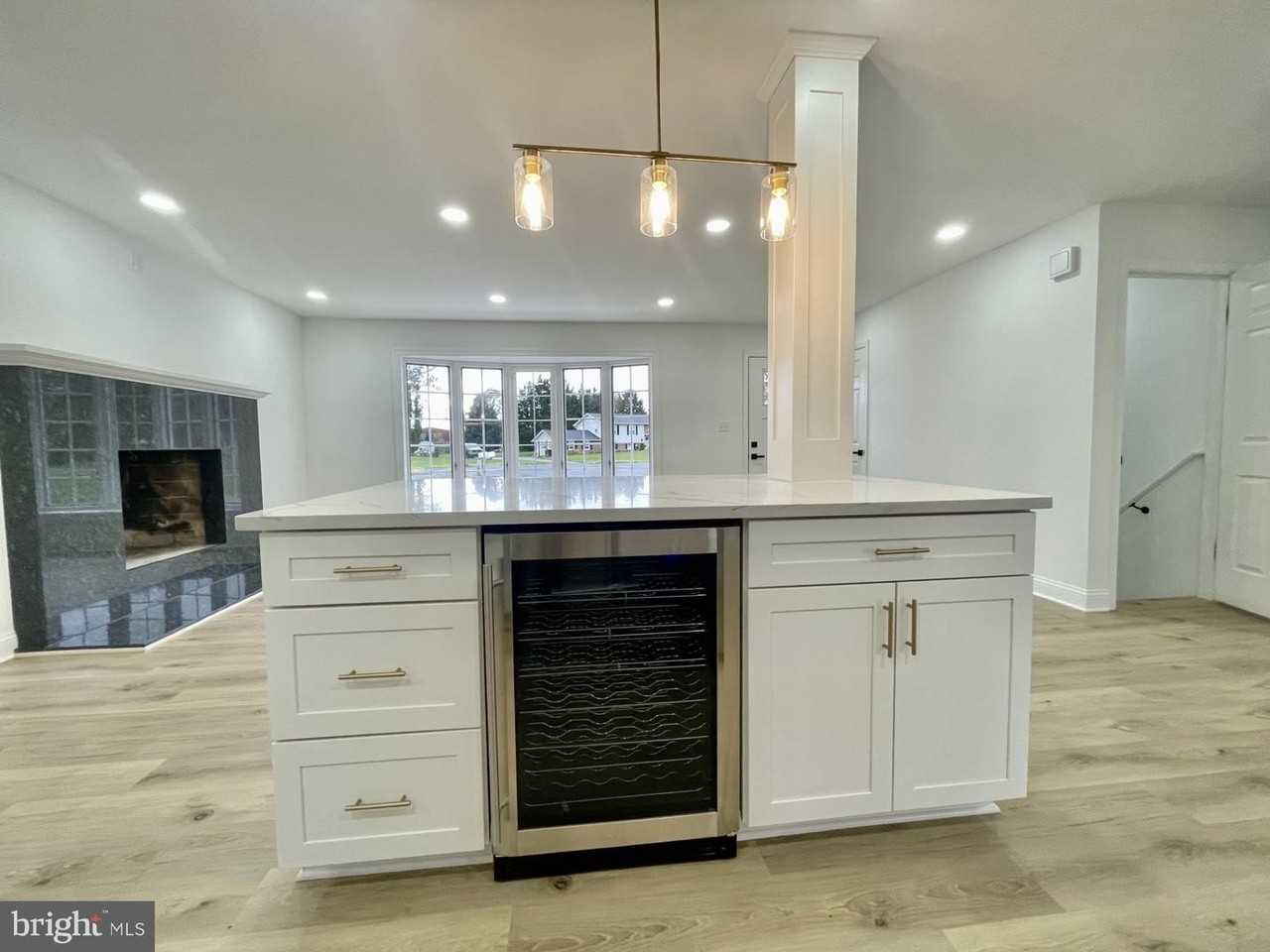 313 Windsor Ct - Photo 6 of 50