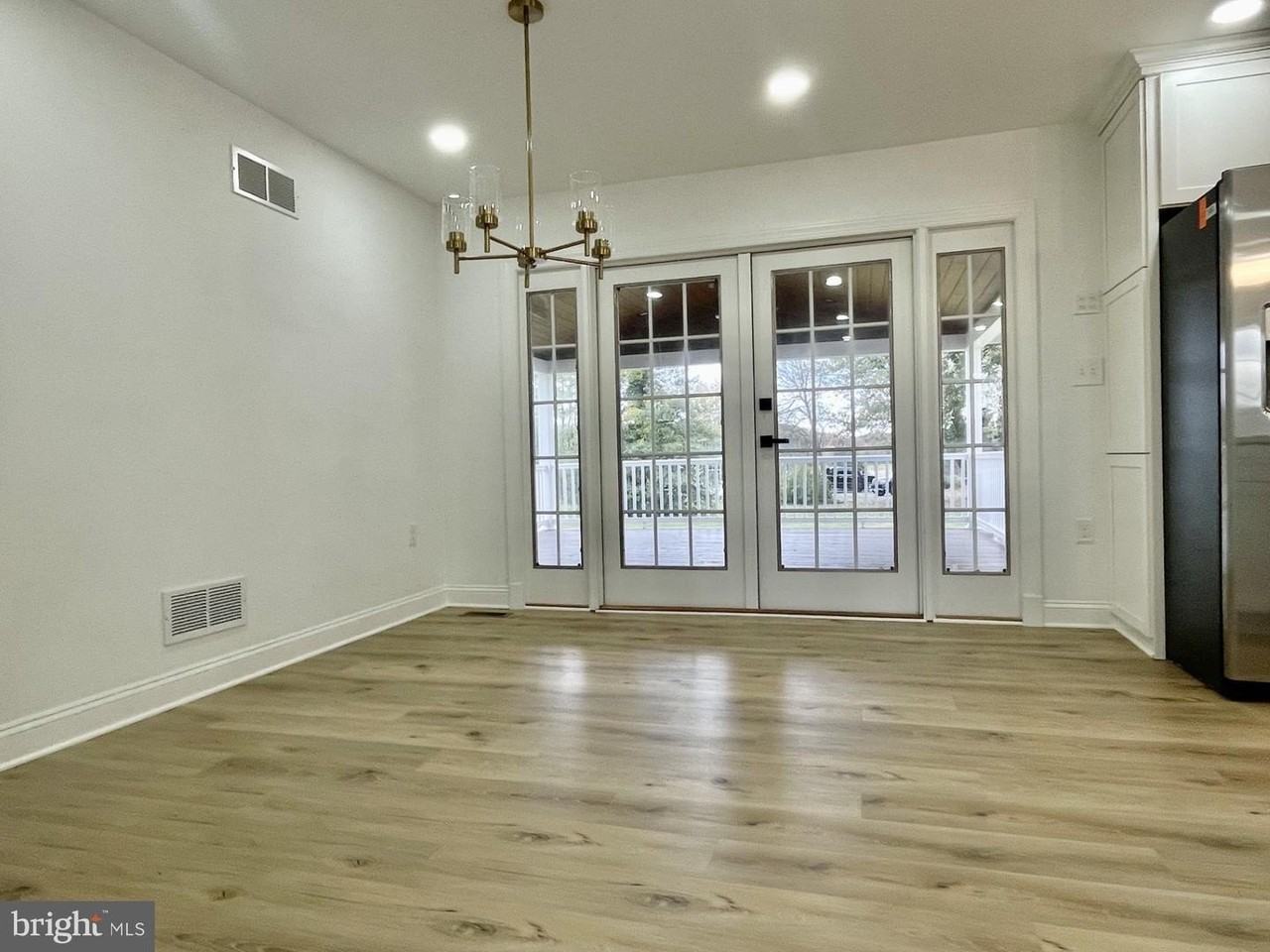 313 Windsor Ct - Photo 7 of 50