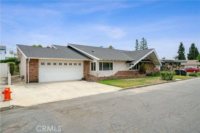 1019 E Walnut Ave - Photo 3 of 8