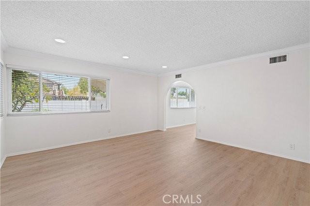 1019 E Walnut Ave - Photo 6 of 8