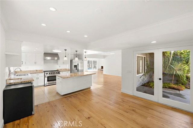 273 Cecil Pl - Photo 2 of 8