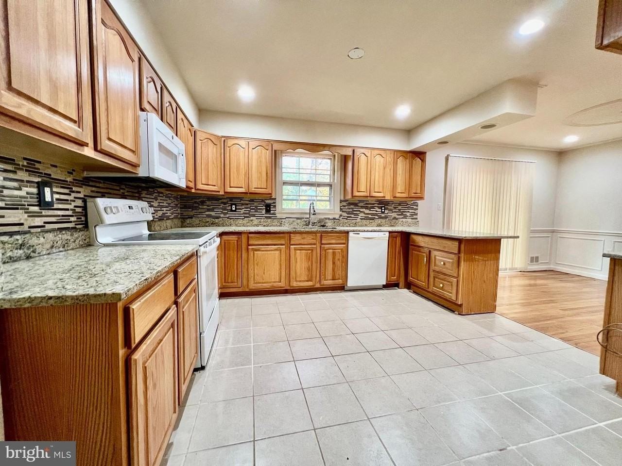 7510 Sanner Rd - Photo 3 of 26