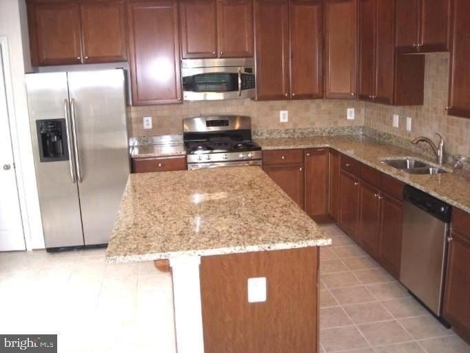 8621 Blue Smoke Ct - Photo 6 of 10