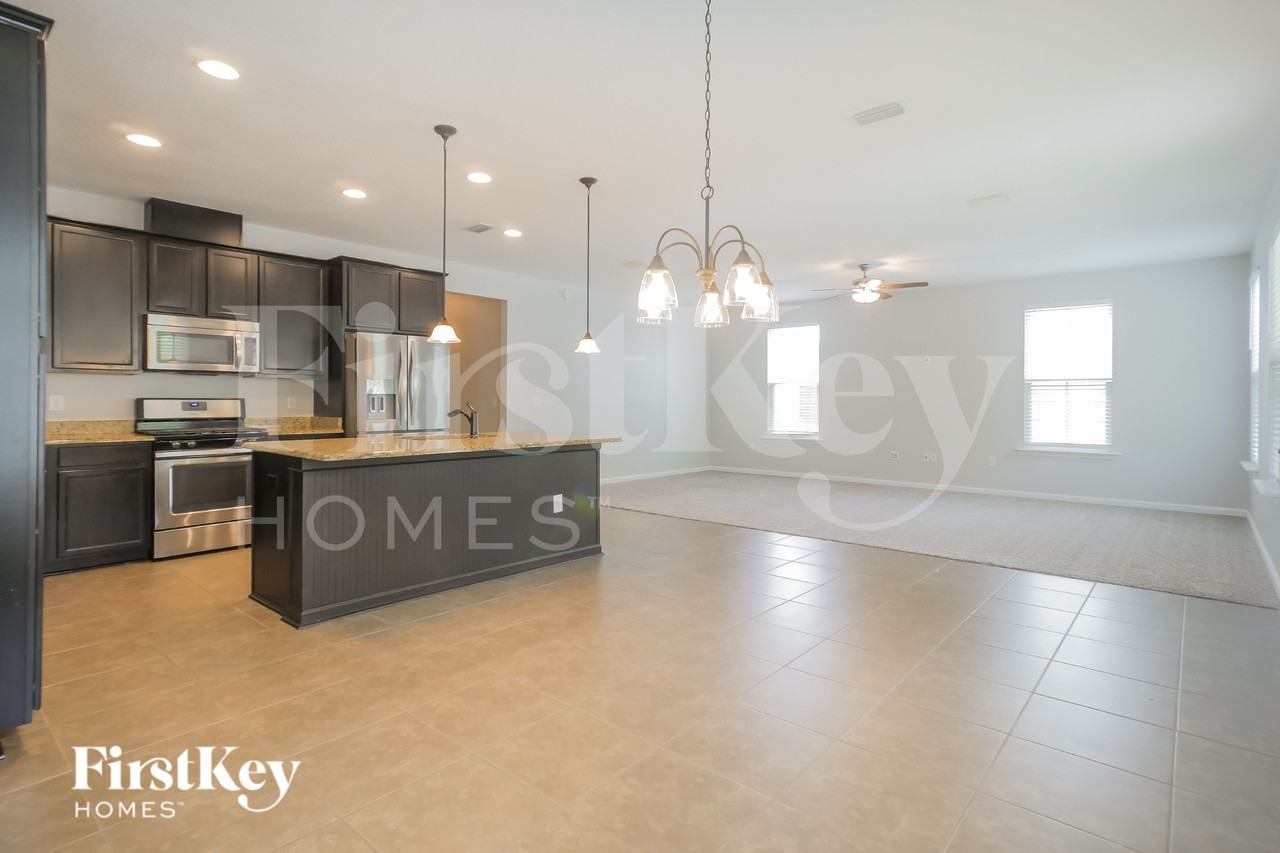 124 Riverwalk Blvd - Photo 5 of 17