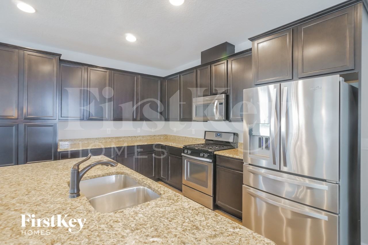 124 Riverwalk Blvd - Photo 7 of 17