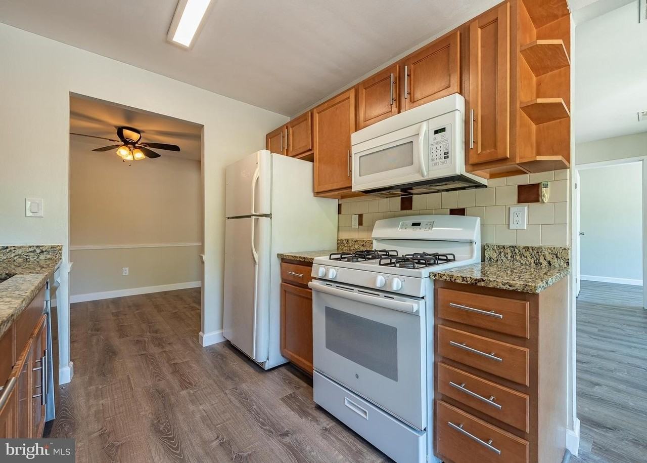 8723 Hayshed Ln - Photo 6 of 23