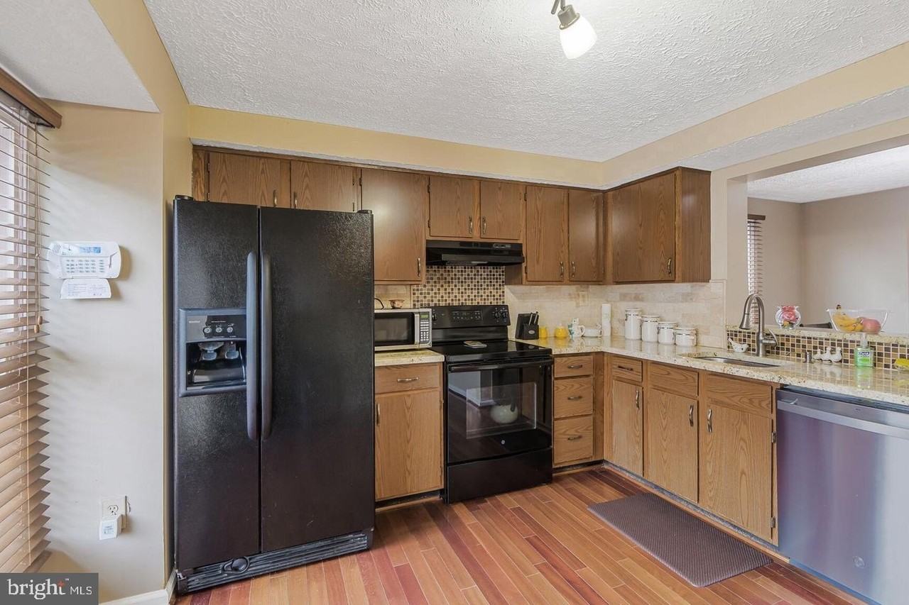 6121 Cedar Wood Dr - Photo 2 of 17
