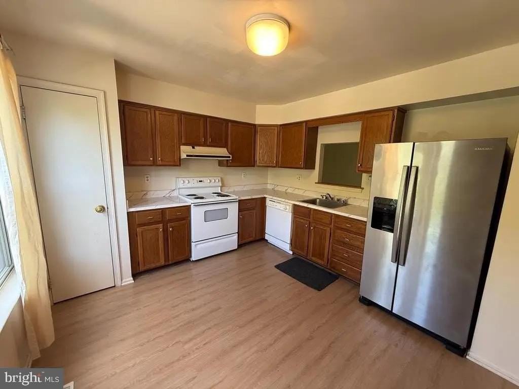 4711 Leyden Way - Photo 6 of 36