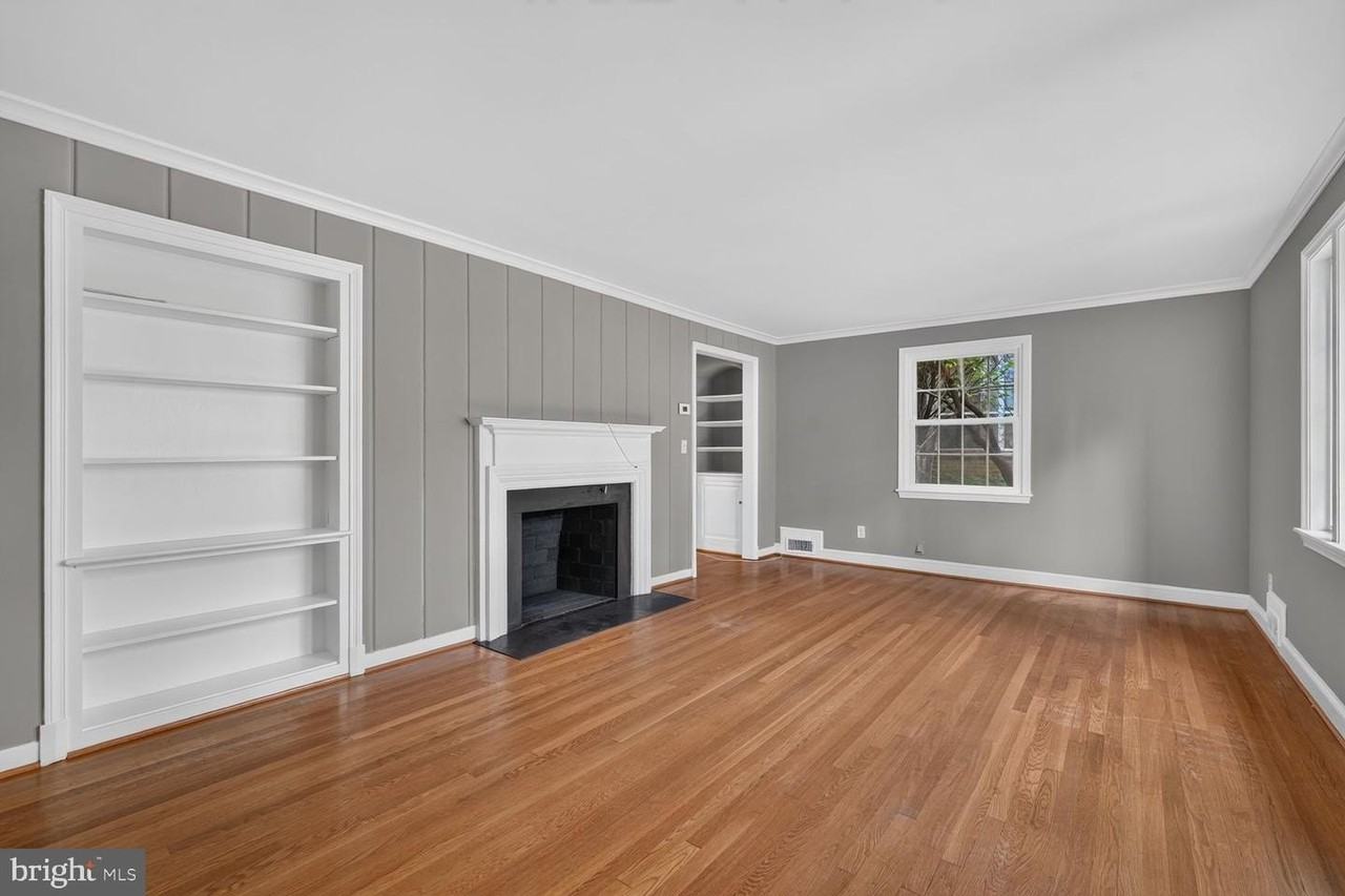 7215 Rollingwood Dr - Photo 4 of 32