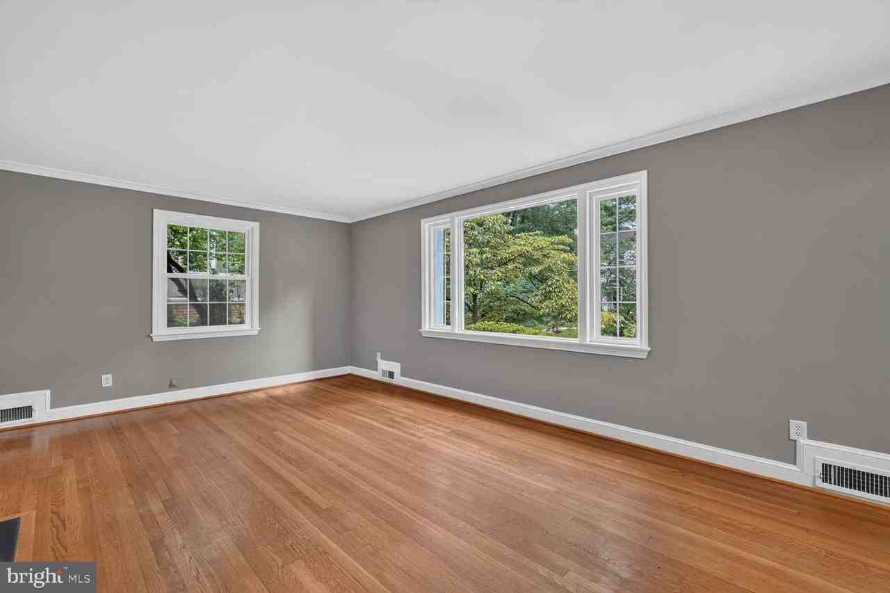7215 Rollingwood Dr - Photo 5 of 32