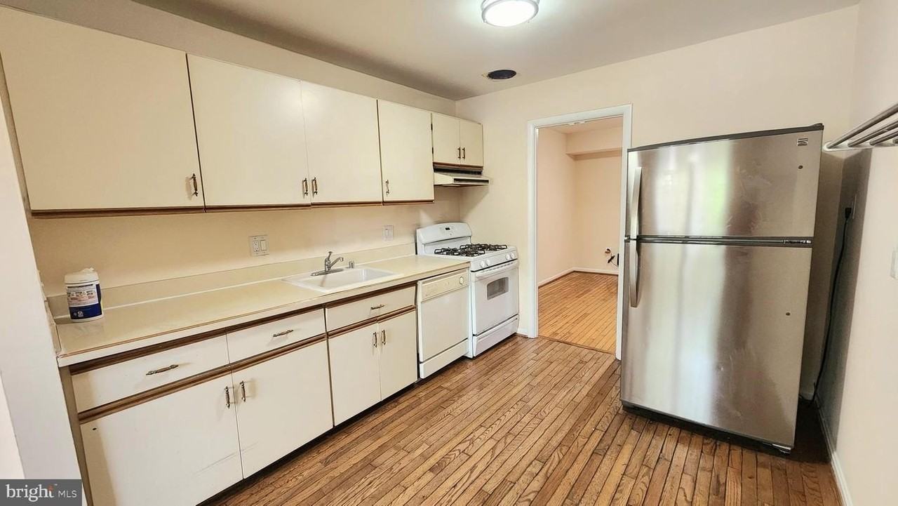 10823 Bucknell Dr - Photo 5 of 50