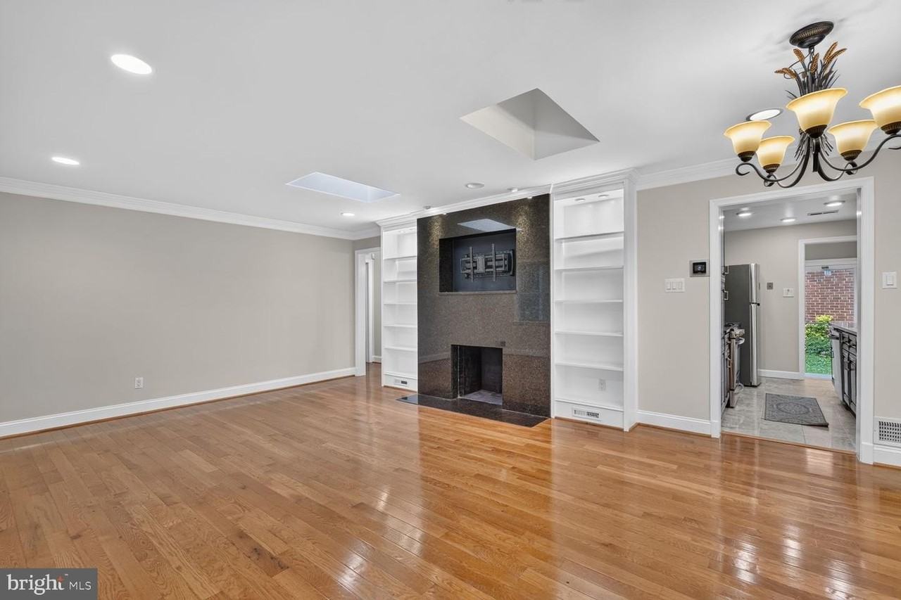 1813 Florin St - Photo 3 of 22