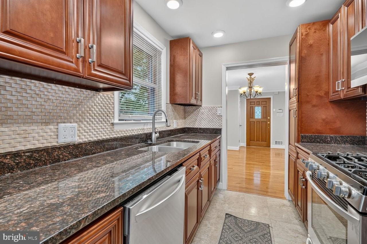 1813 Florin St - Photo 6 of 22