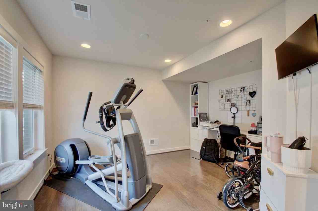 8078 Tribeca St - Photo 2 of 37
