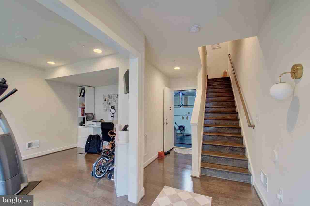 8078 Tribeca St - Photo 5 of 37