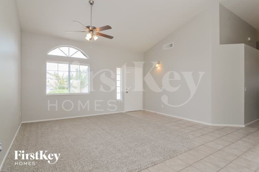 127 Tamarack Dr - Photo 3 of 15