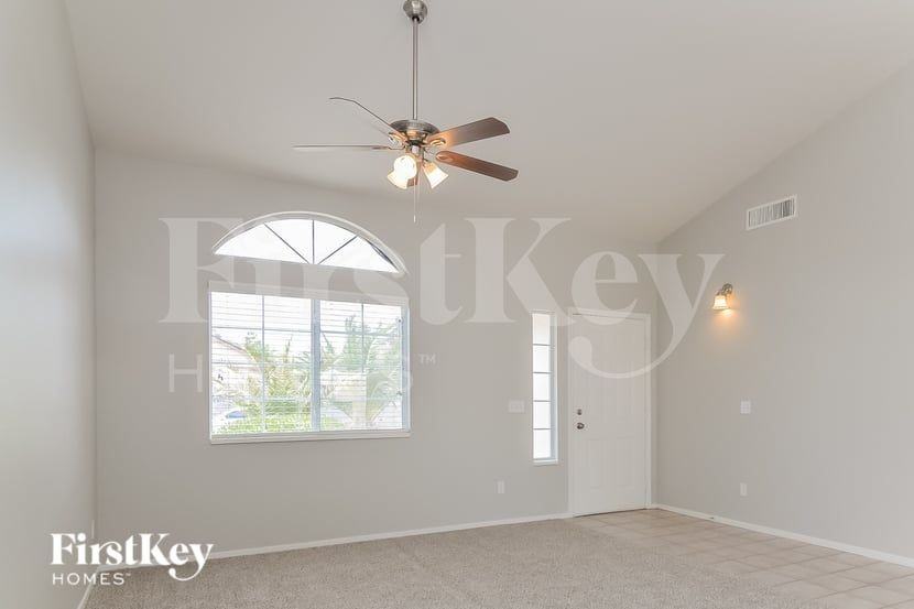 127 Tamarack Dr - Photo 5 of 15