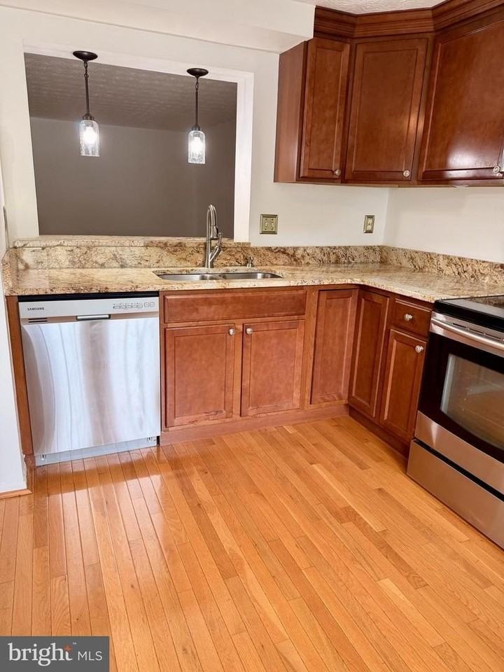 15765 Haynes Rd - Photo 4 of 18