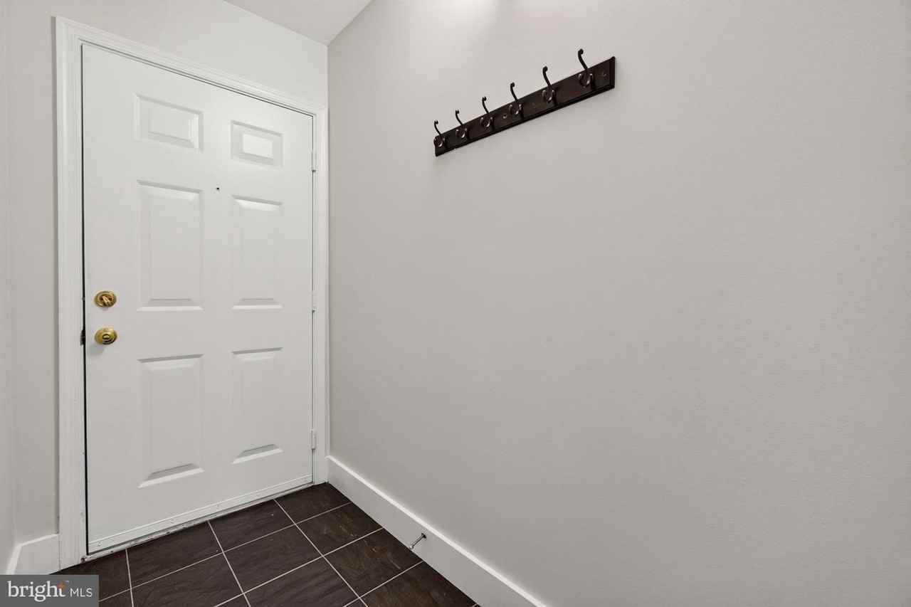 20208 Shipley Ter - Photo 5 of 27
