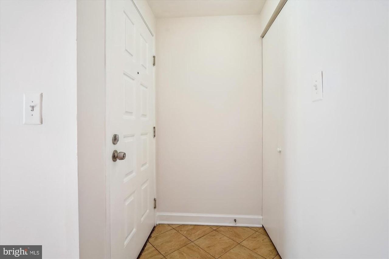 18210 Chalet Dr - Photo 2 of 32