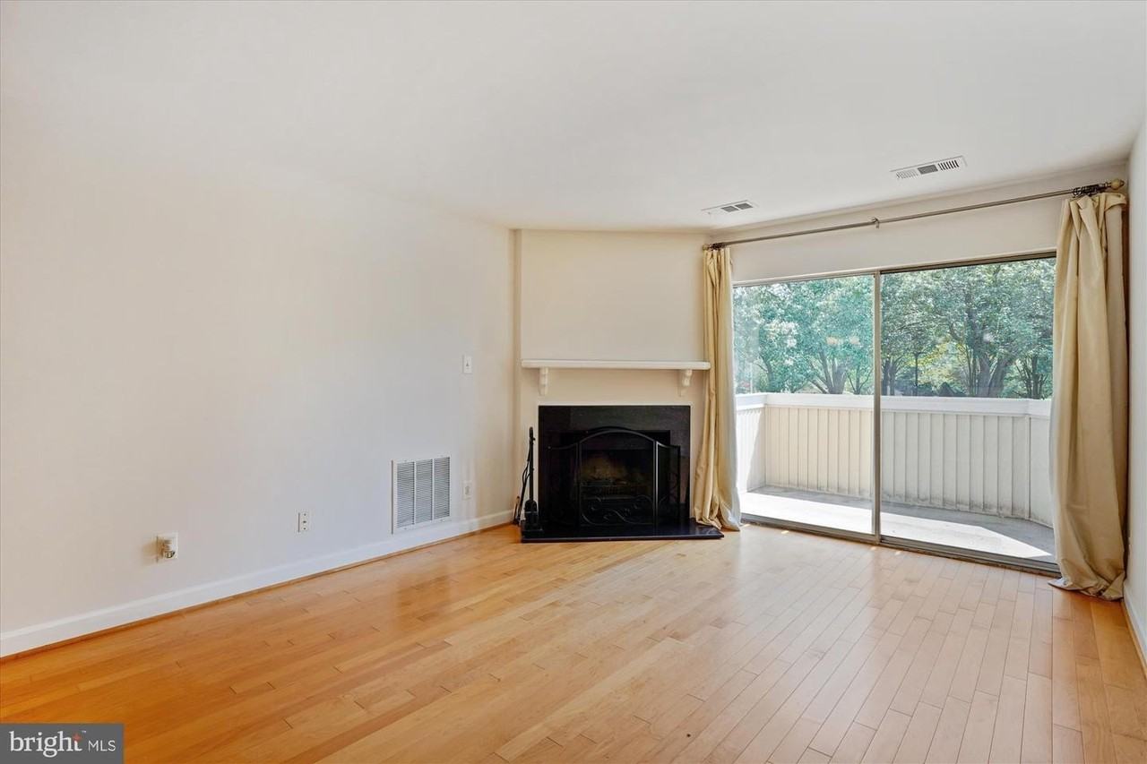 18210 Chalet Dr - Photo 3 of 32