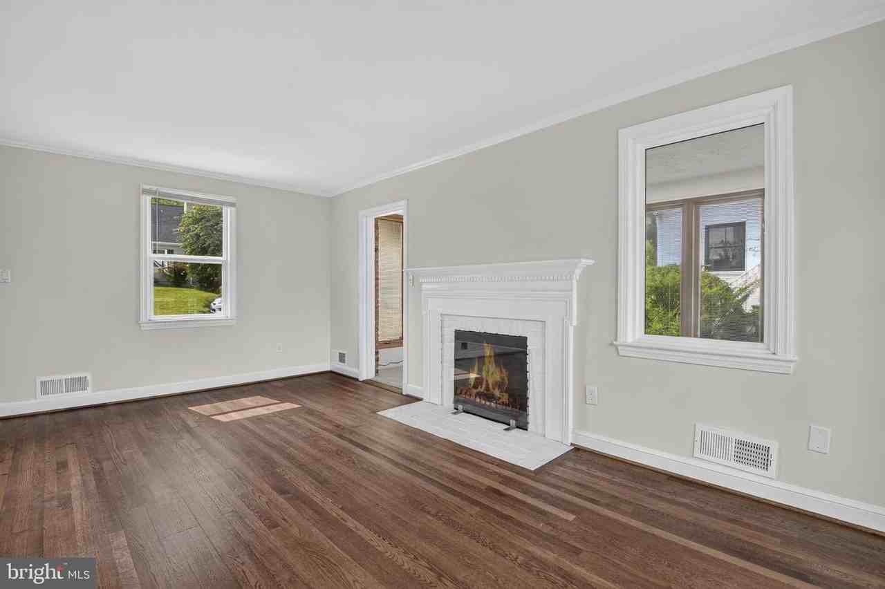 7823 Marion Ln - Photo 5 of 34