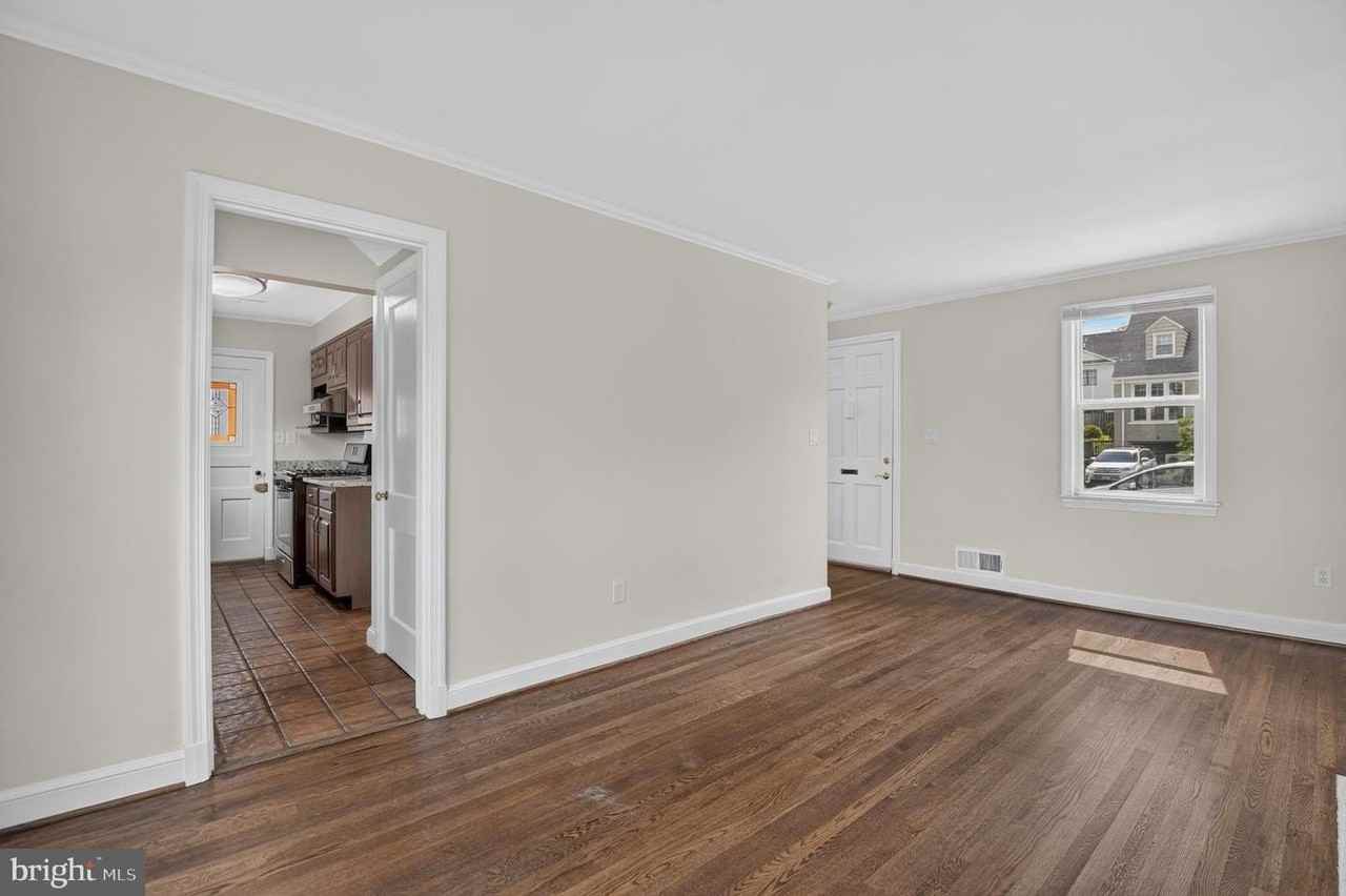 7823 Marion Ln - Photo 6 of 34