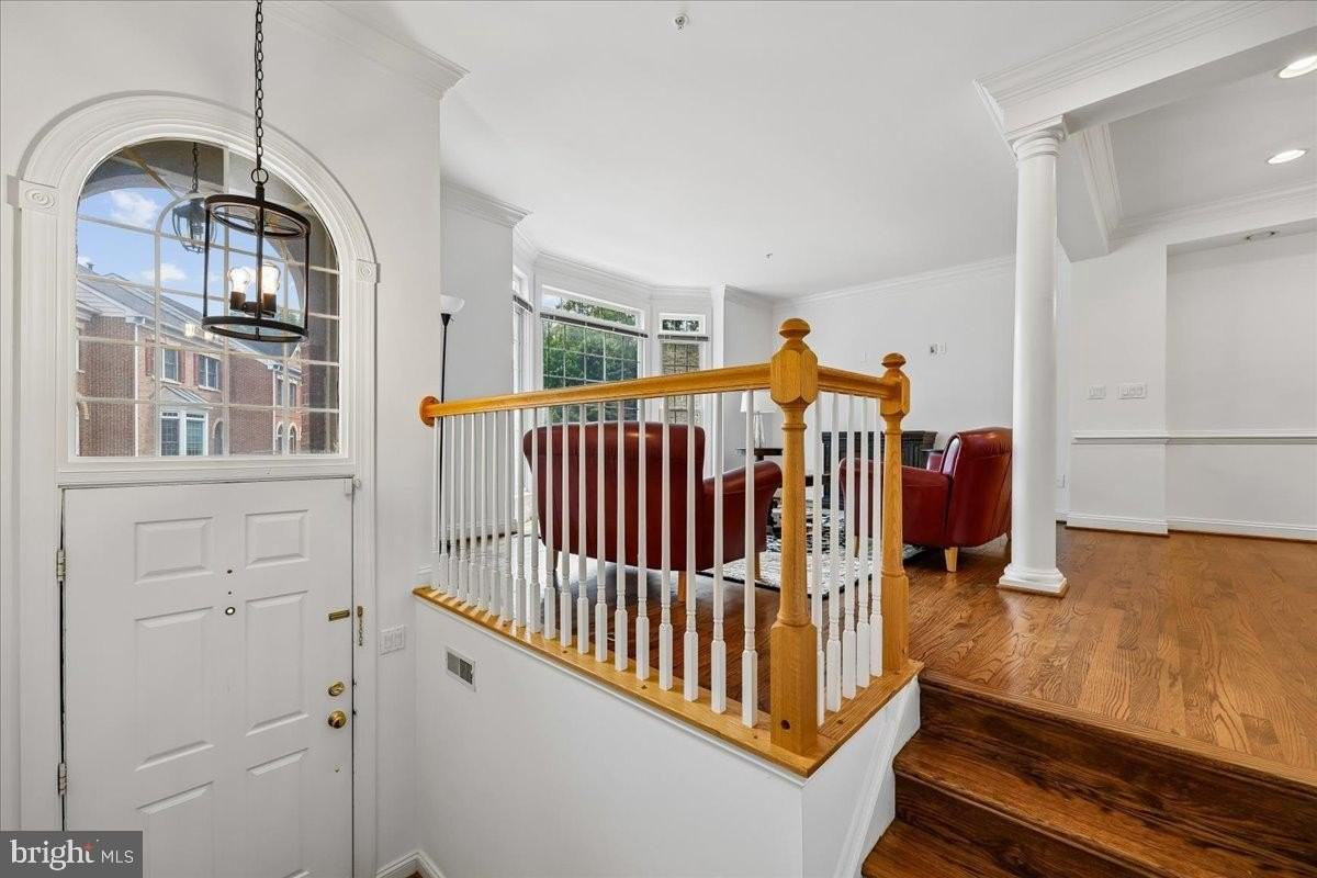 10539 Tuckerman Heights Cir - Photo 2 of 23