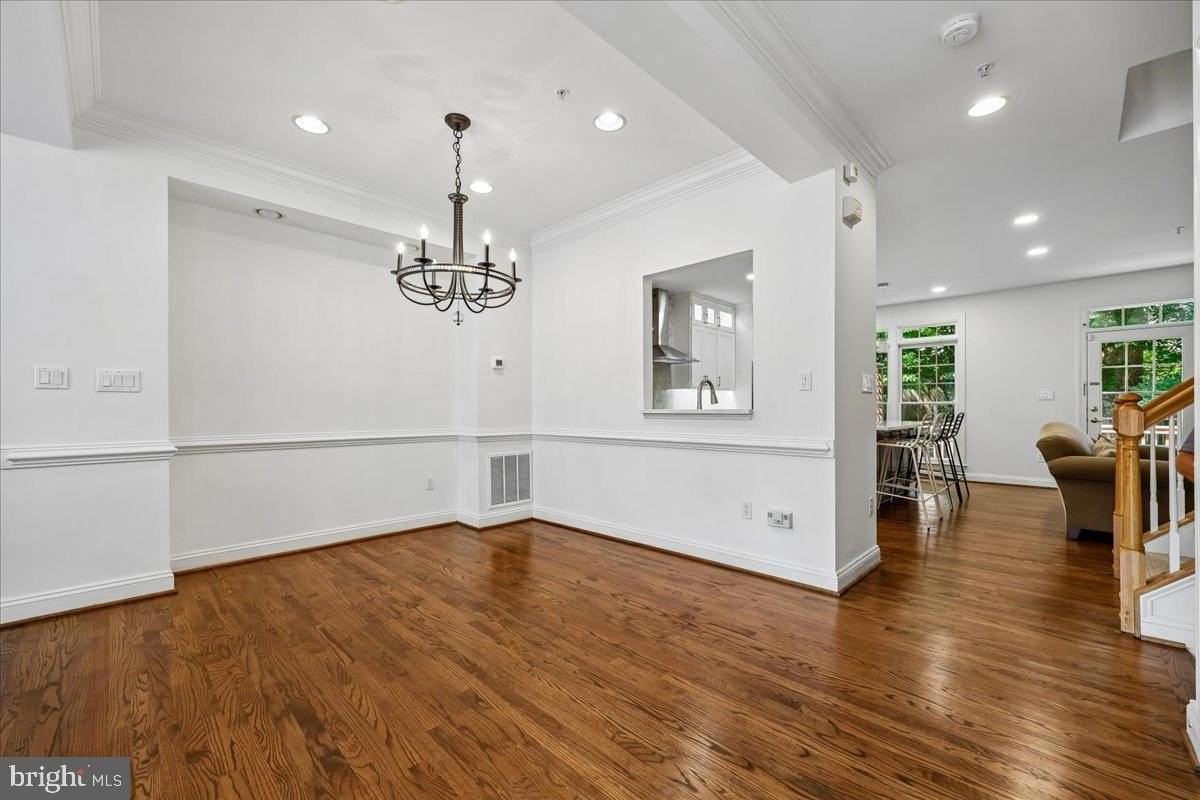 10539 Tuckerman Heights Cir - Photo 5 of 23