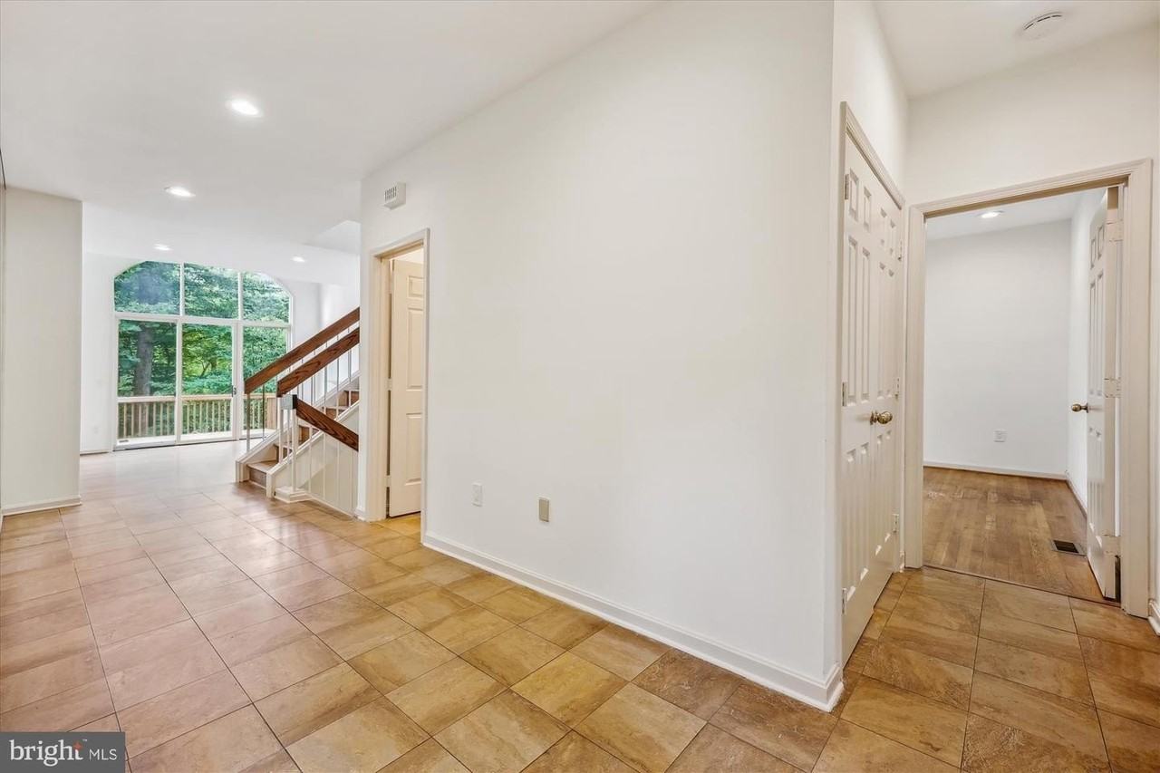 6 Goldleaf Ct - Photo 2 of 28