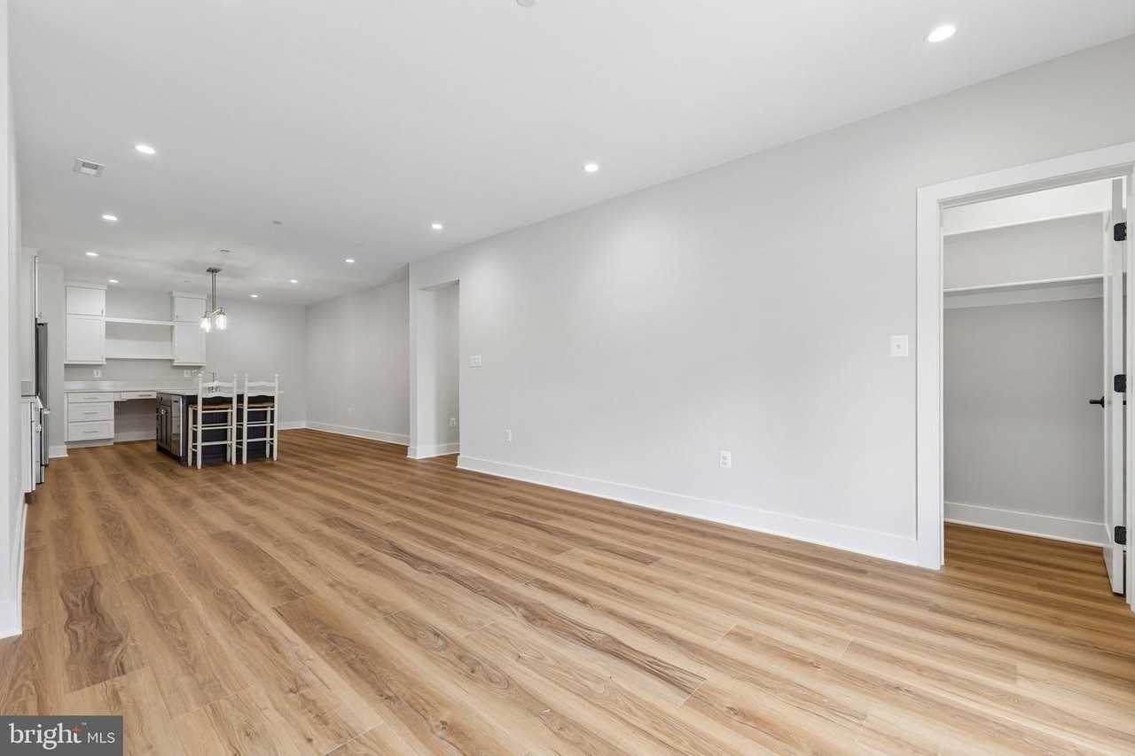 6101 Berkshire Dr - Photo 5 of 25