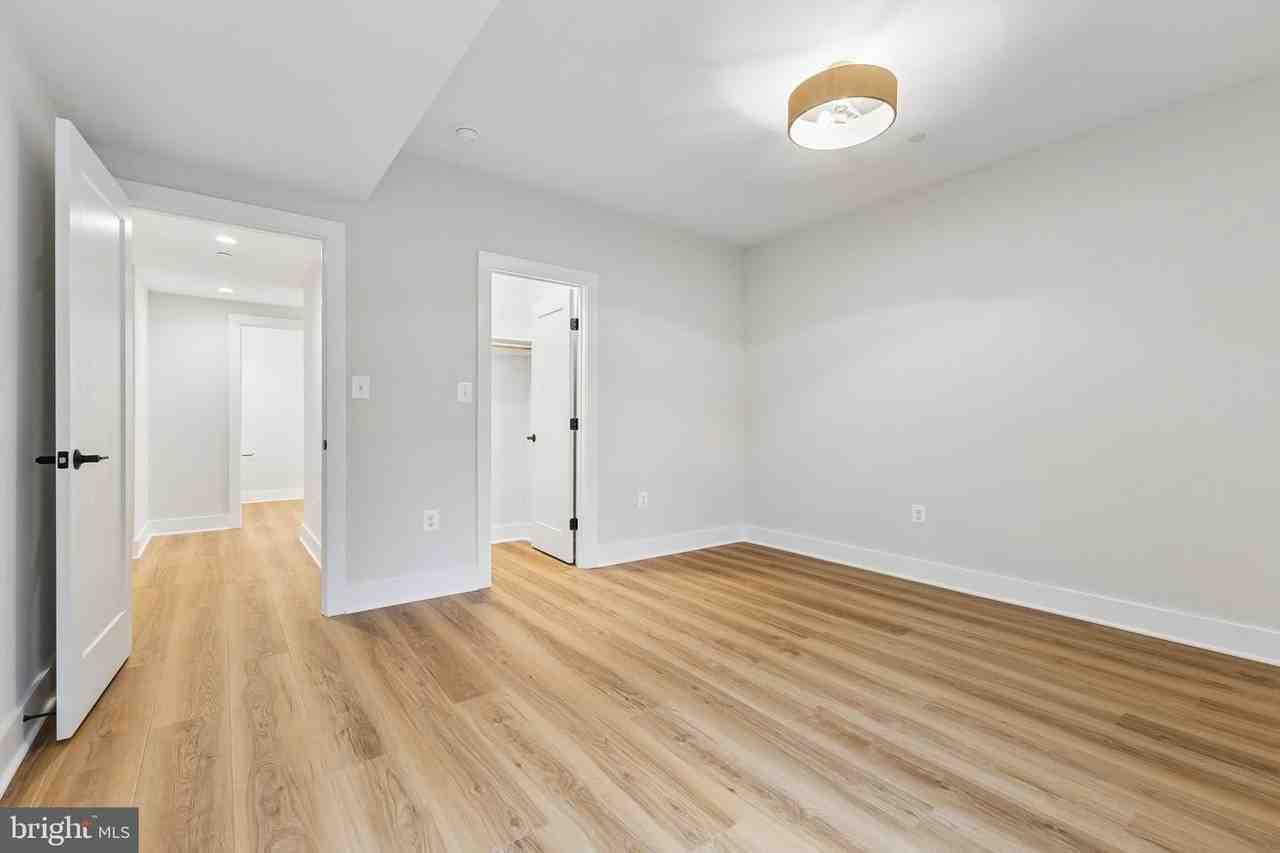 6101 Berkshire Dr - Photo 7 of 25