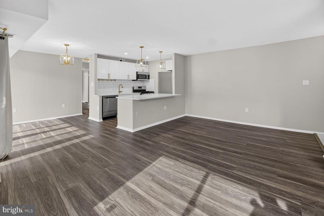 12207 Braxfield Ct - Photo 7 of 21
