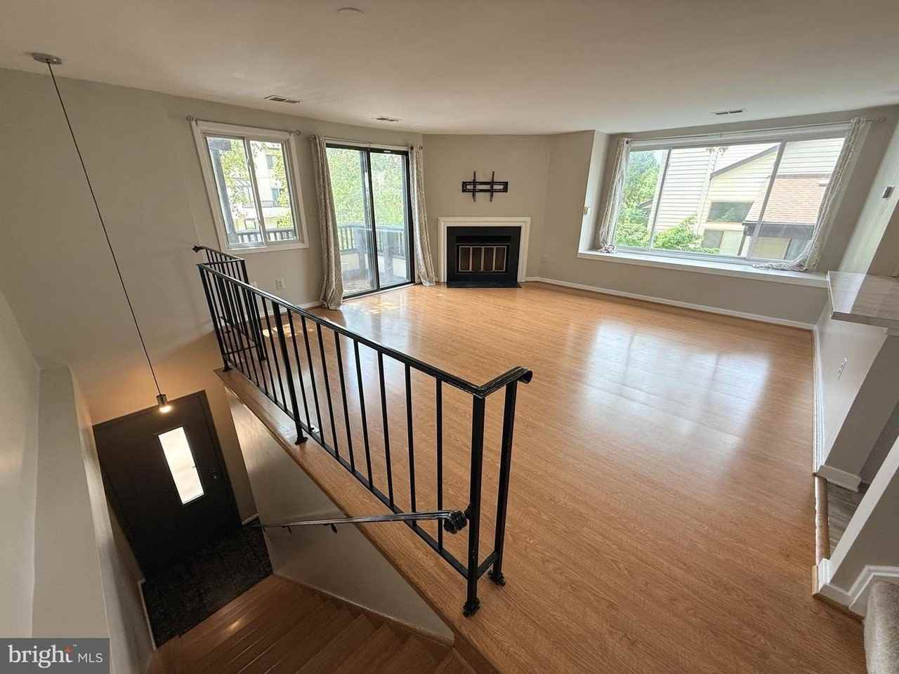 9802 Hellingly Pl - Photo 2 of 16