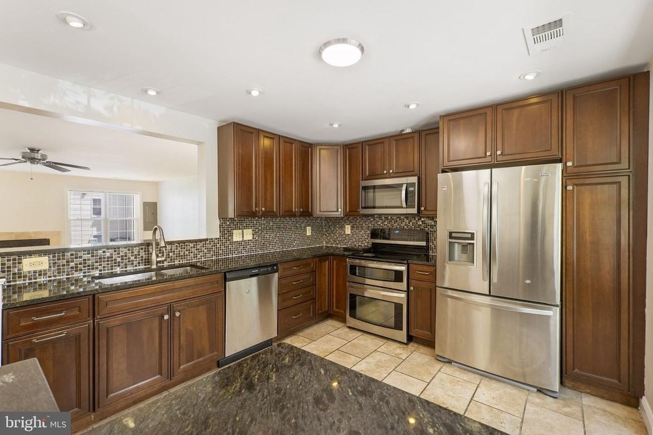 124 Barnsfield Ct - Photo 6 of 33