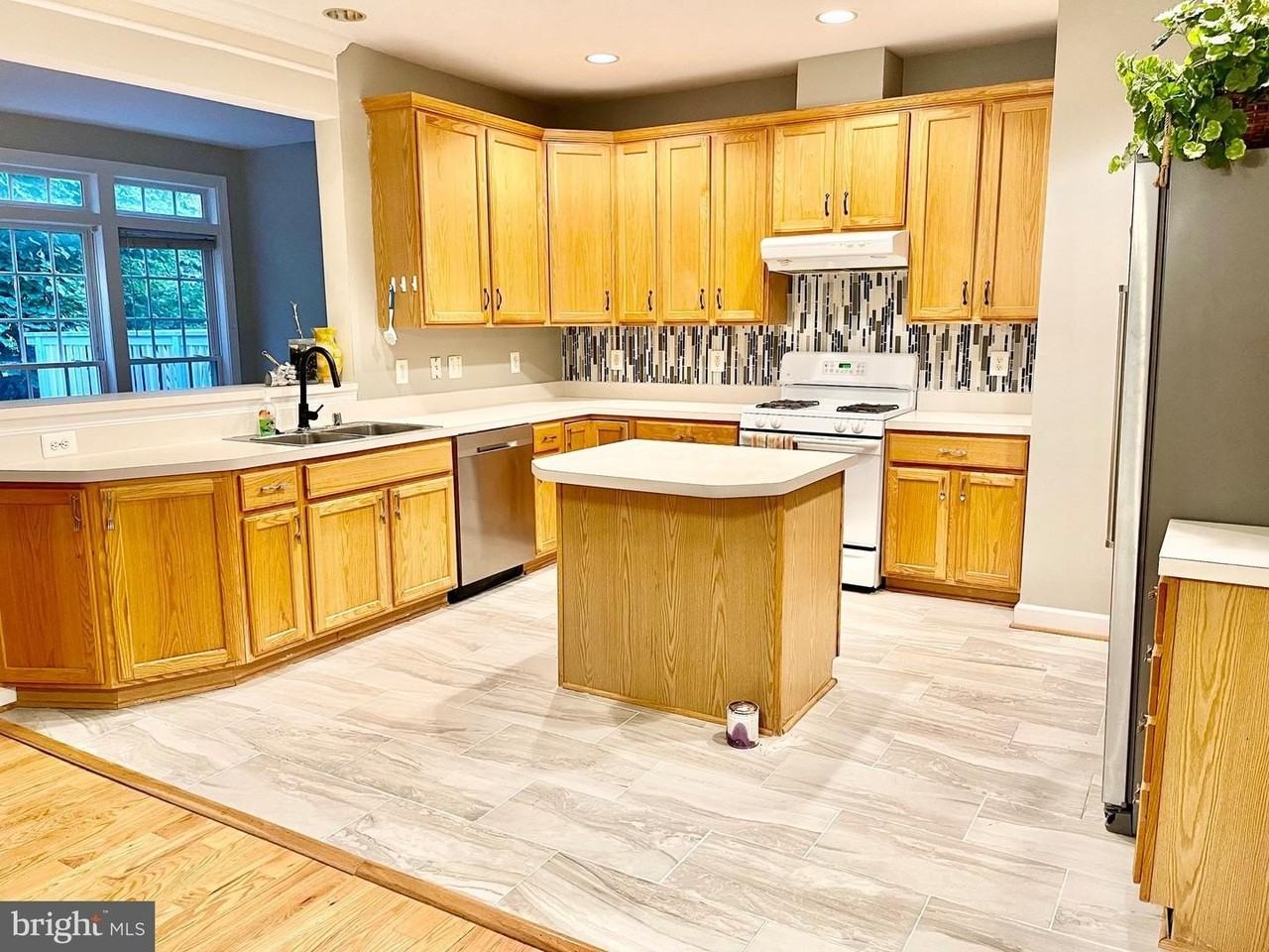 12402 Falconbridge Dr - Photo 3 of 19