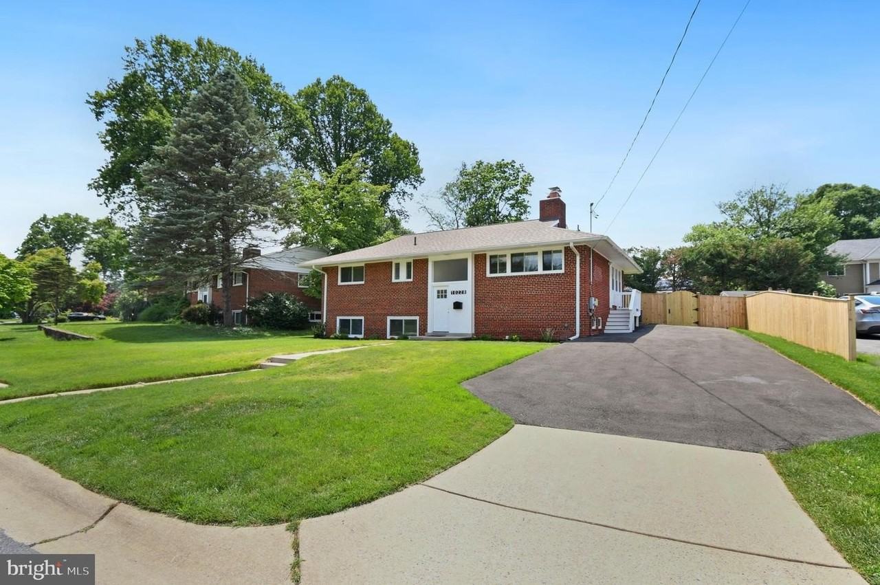 10228 Farnham Dr - Photo 3 of 35