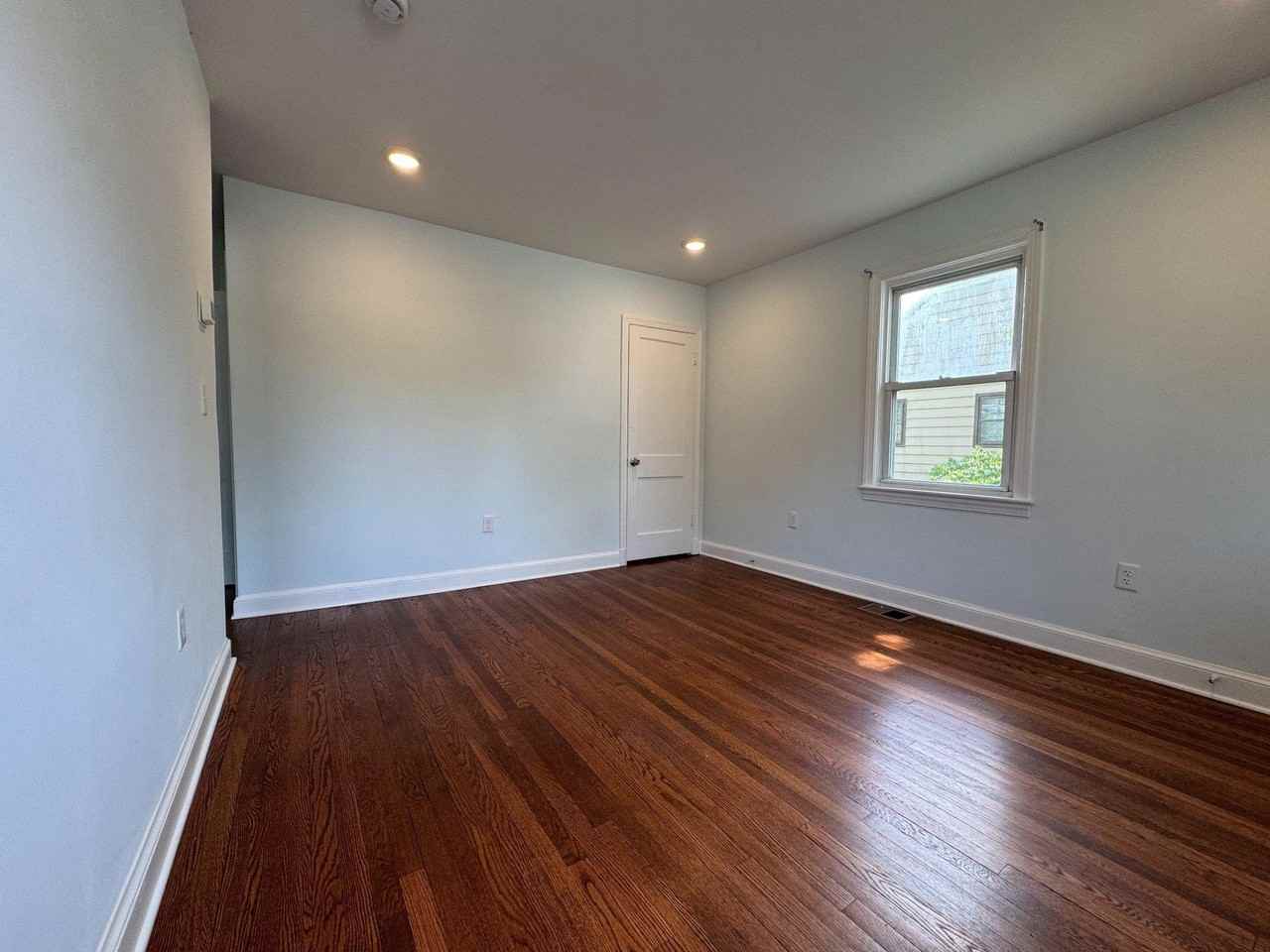 9405 Rhode Island Ave - Photo 4 of 36
