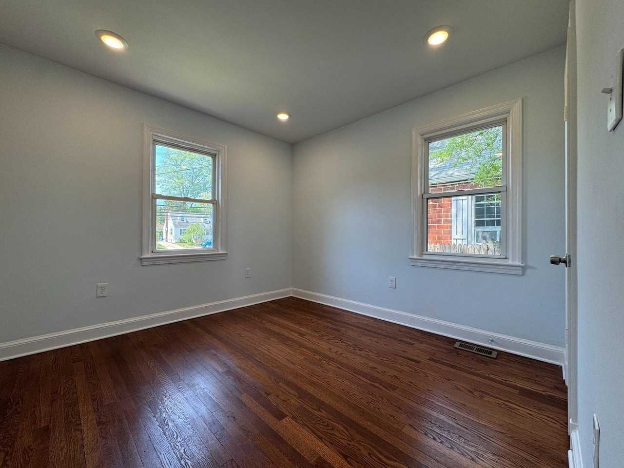 9405 Rhode Island Ave - Photo 7 of 36