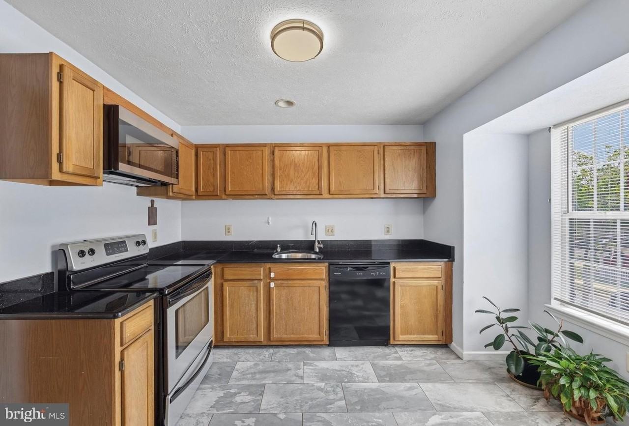 1518 Deep Gorge Ct - Photo 4 of 33