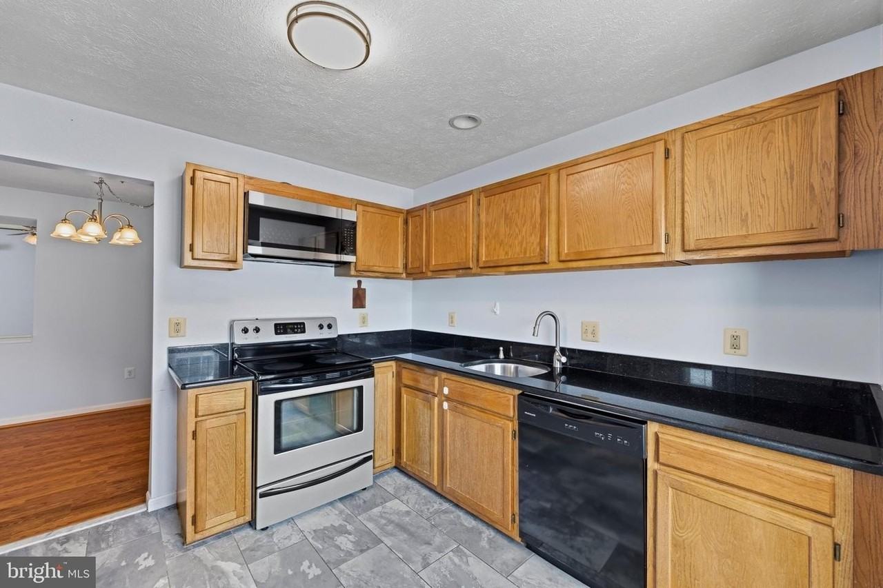 1518 Deep Gorge Ct - Photo 5 of 33