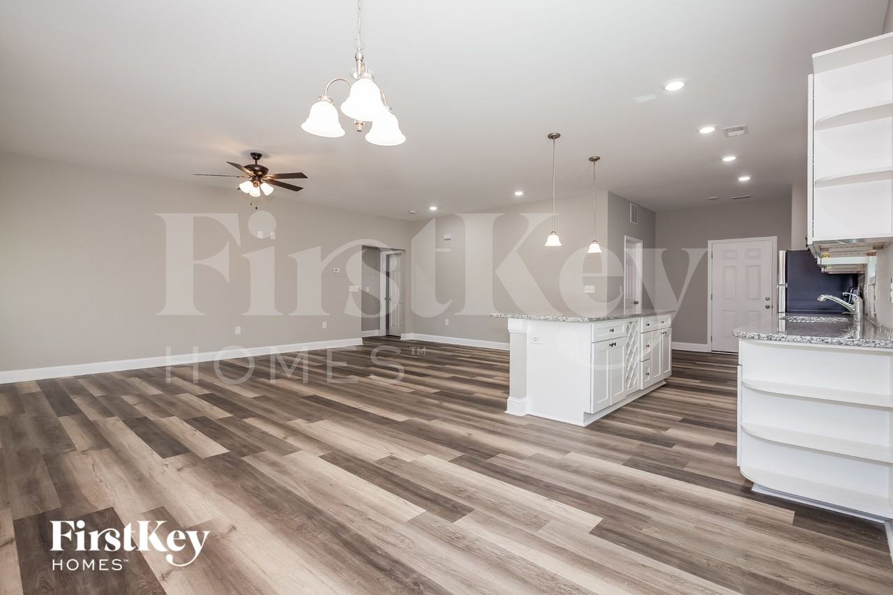 5055 Tuckaseegee Rd - Photo 4 of 15