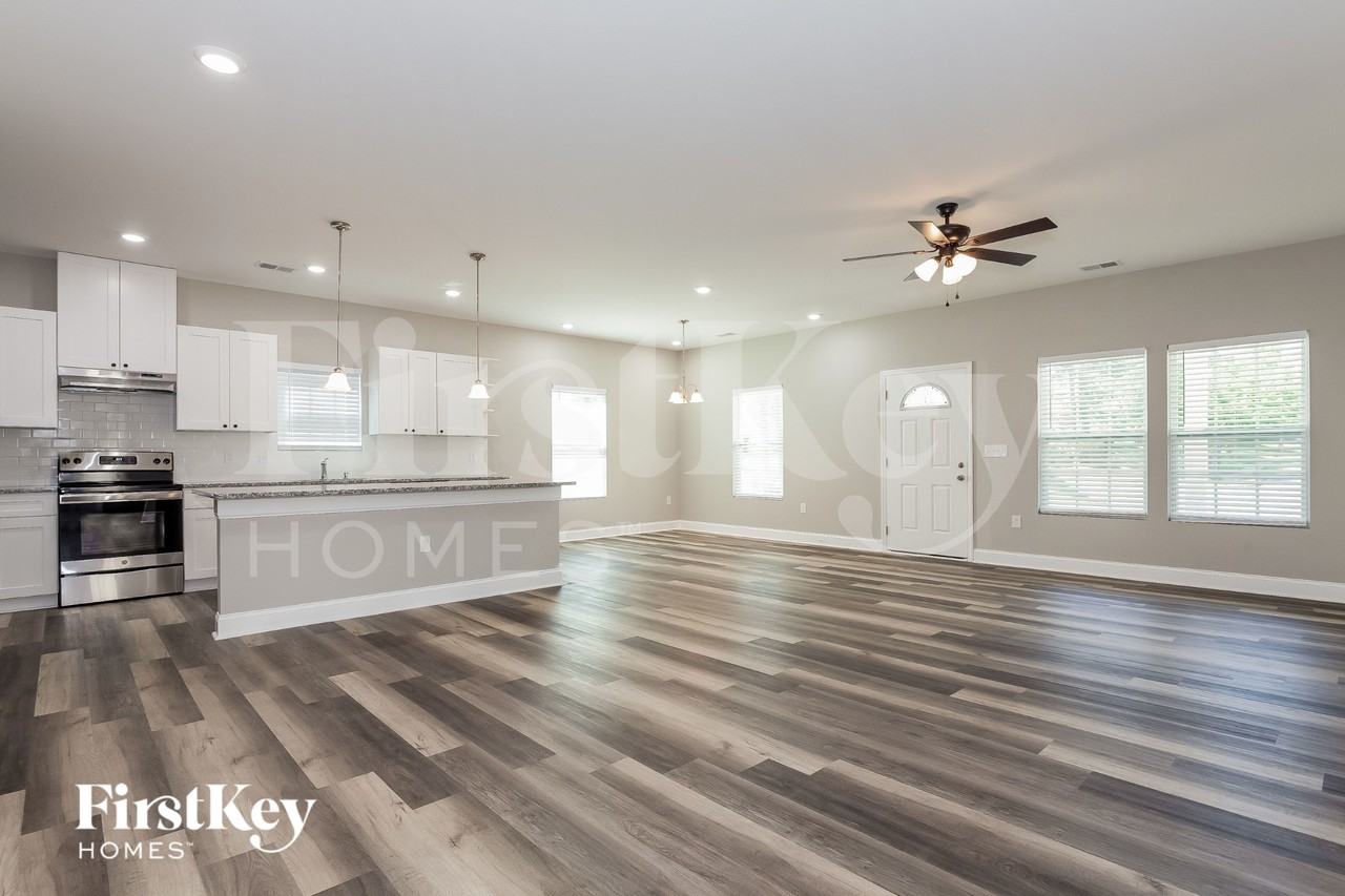 5055 Tuckaseegee Rd - Photo 5 of 15