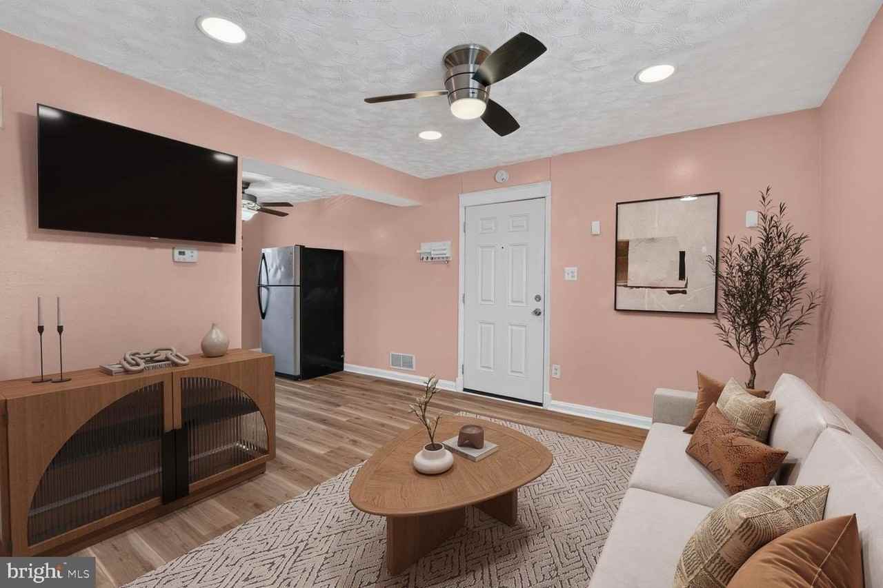 2437 Iverson St - Photo 4 of 16