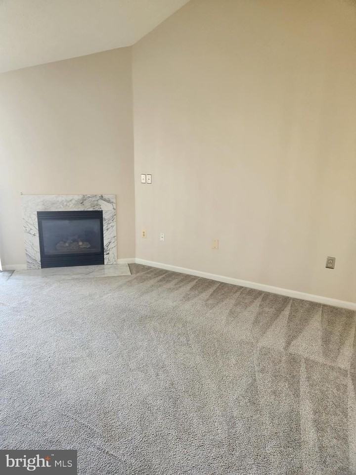 8941 Town Center Cir - Photo 4 of 10