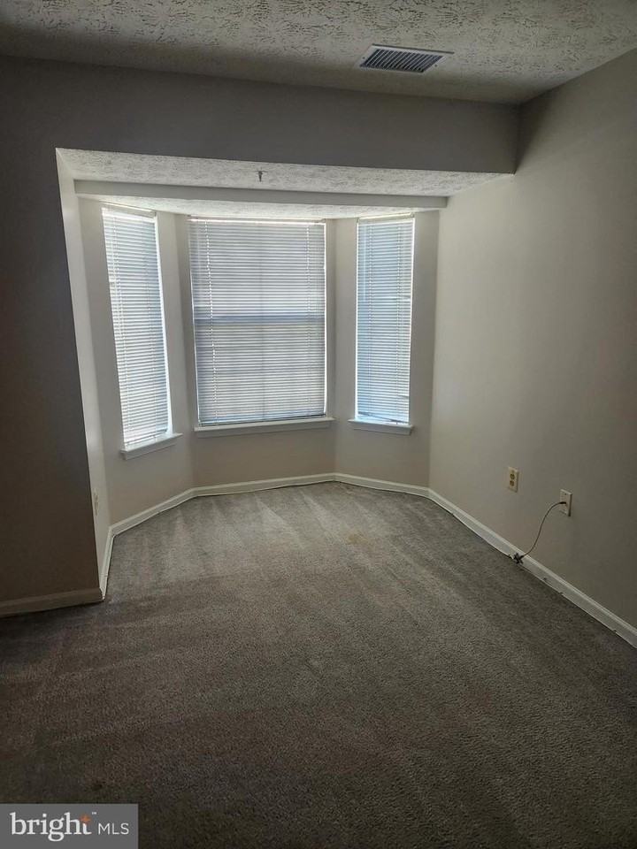 8941 Town Center Cir - Photo 6 of 10