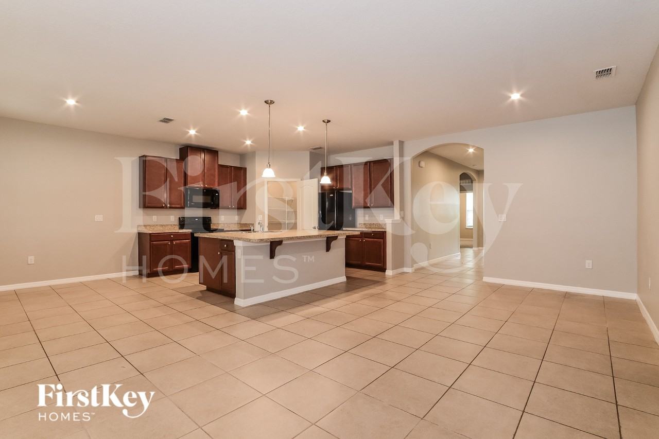954 Glazebrook Loop - Photo 3 of 18