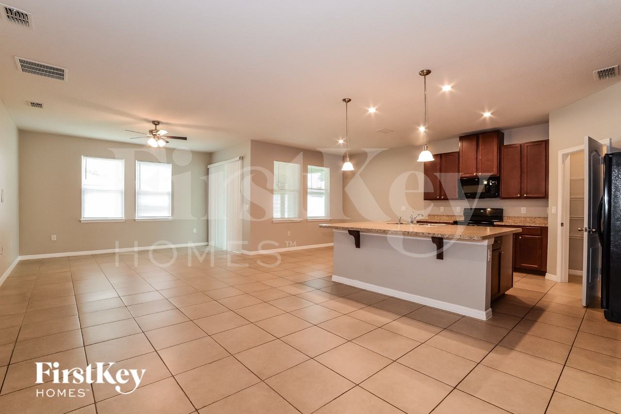 954 Glazebrook Loop - Photo 4 of 18