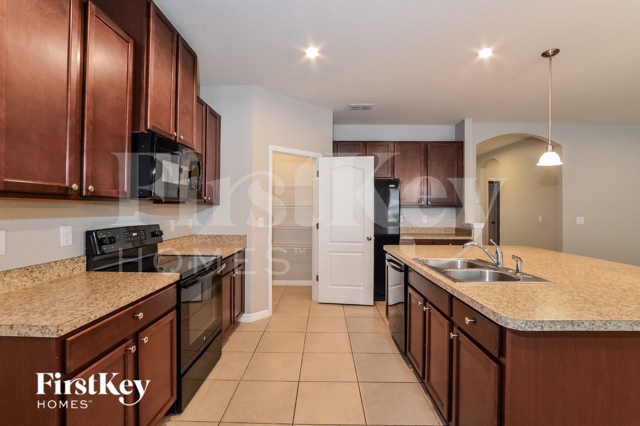 954 Glazebrook Loop - Photo 5 of 18
